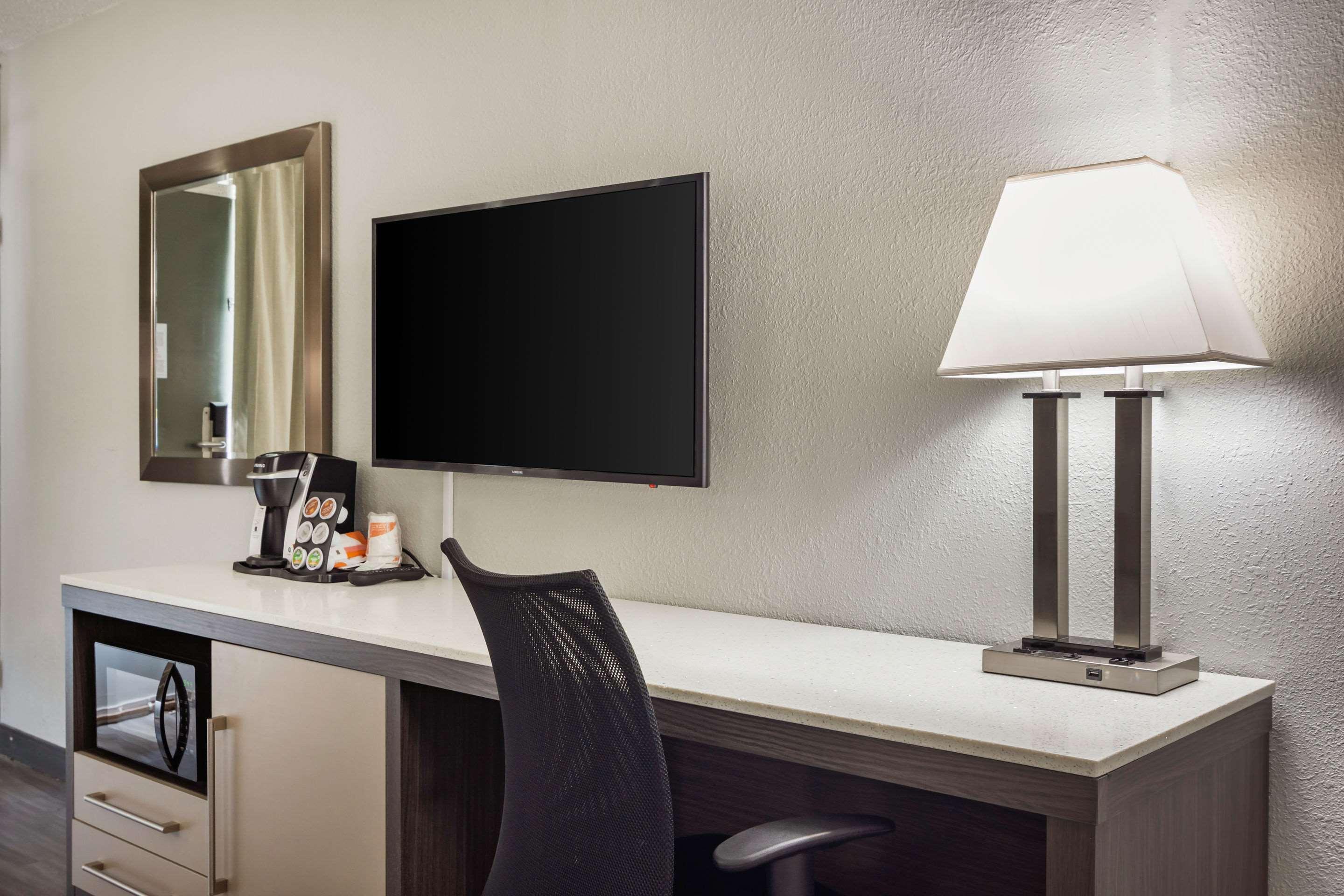 Quality Inn & Suites Картерсвилл Экстерьер фото